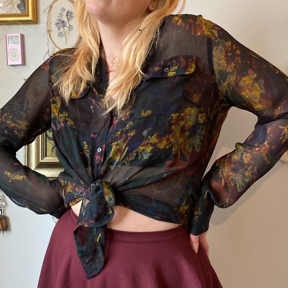 Sheer fall sprinkled top - Picture 3 of 8